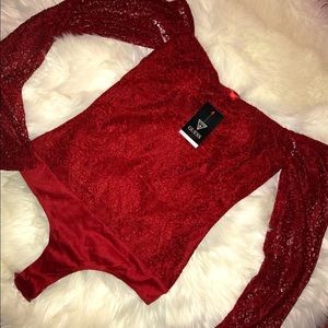 Guess bodysuit Color red
